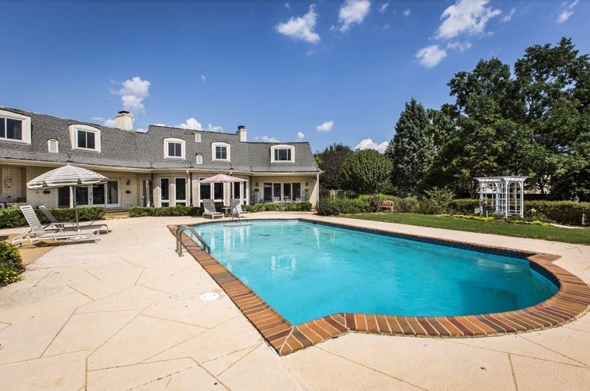 Matthews Manor Bed & Breakfast Exterior photo